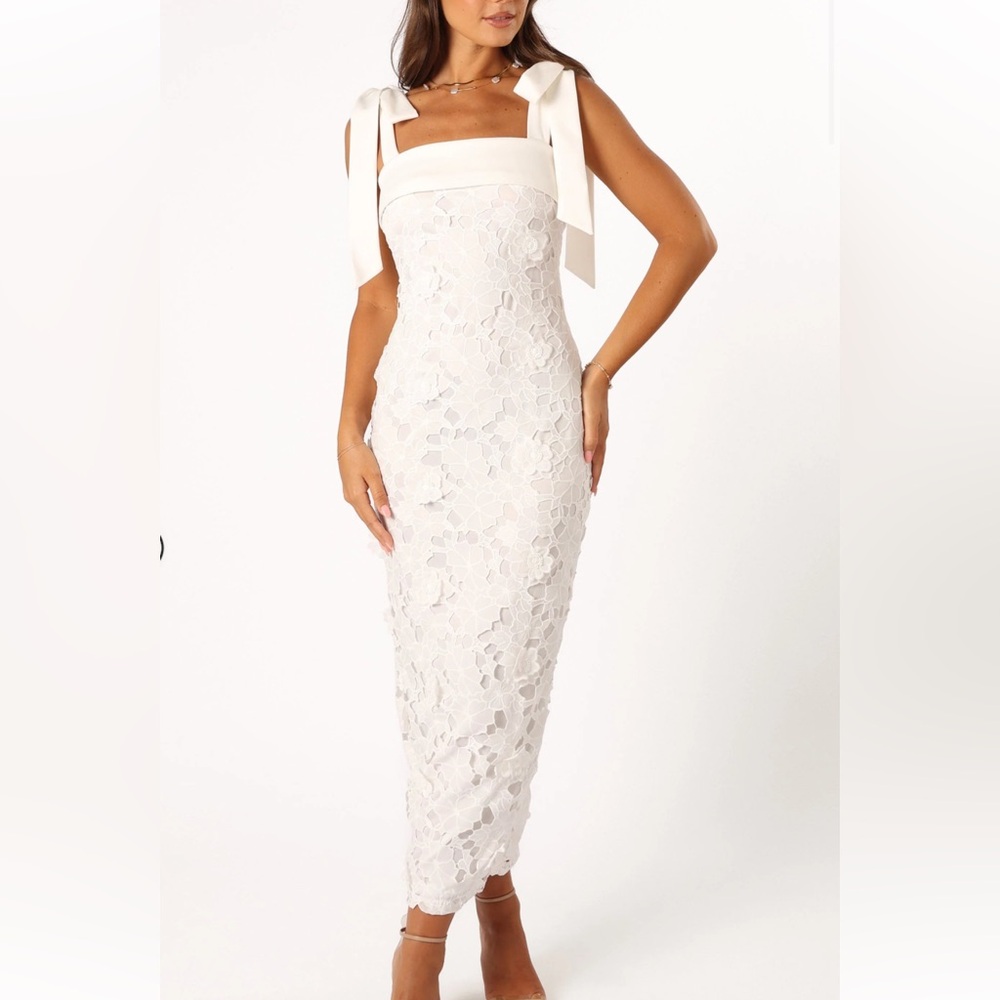 Elegant White Floral Lace Dress